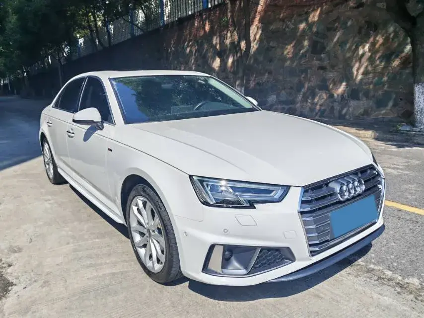 2019 AUDI A4L thumbnail 3