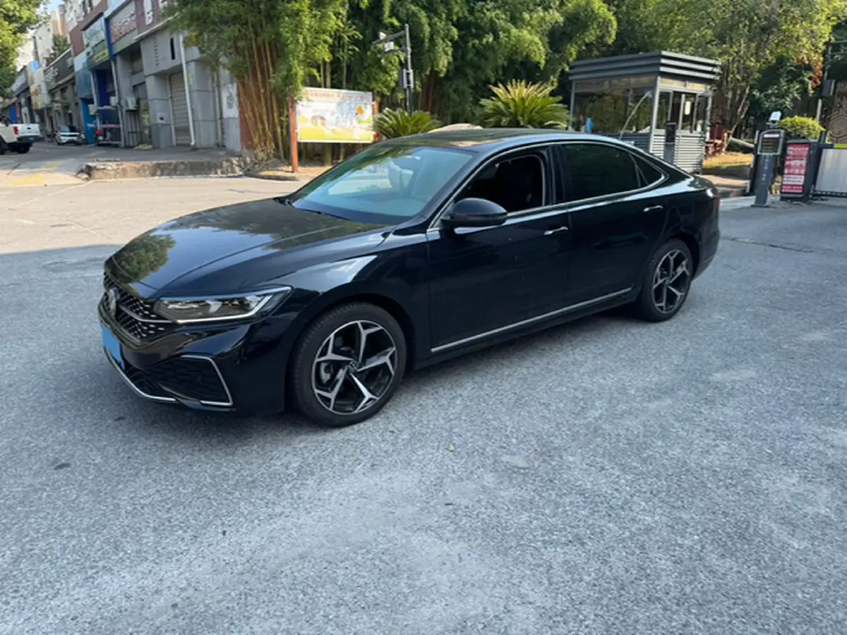 2024 Volkswagen Passat 2.0T 186HP L4 7DCT