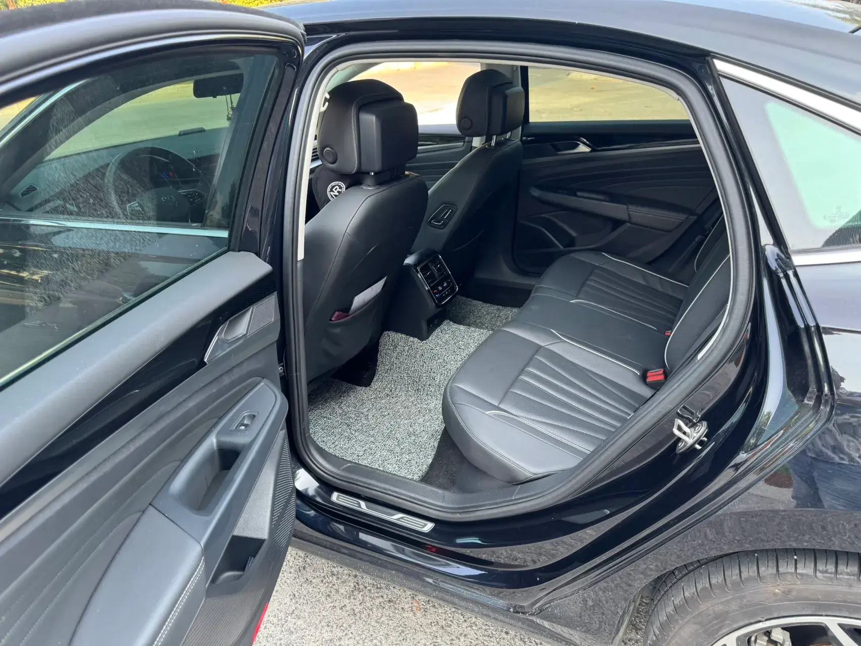 2024 VOLKSWAGEN PASSAT thumbnail 4