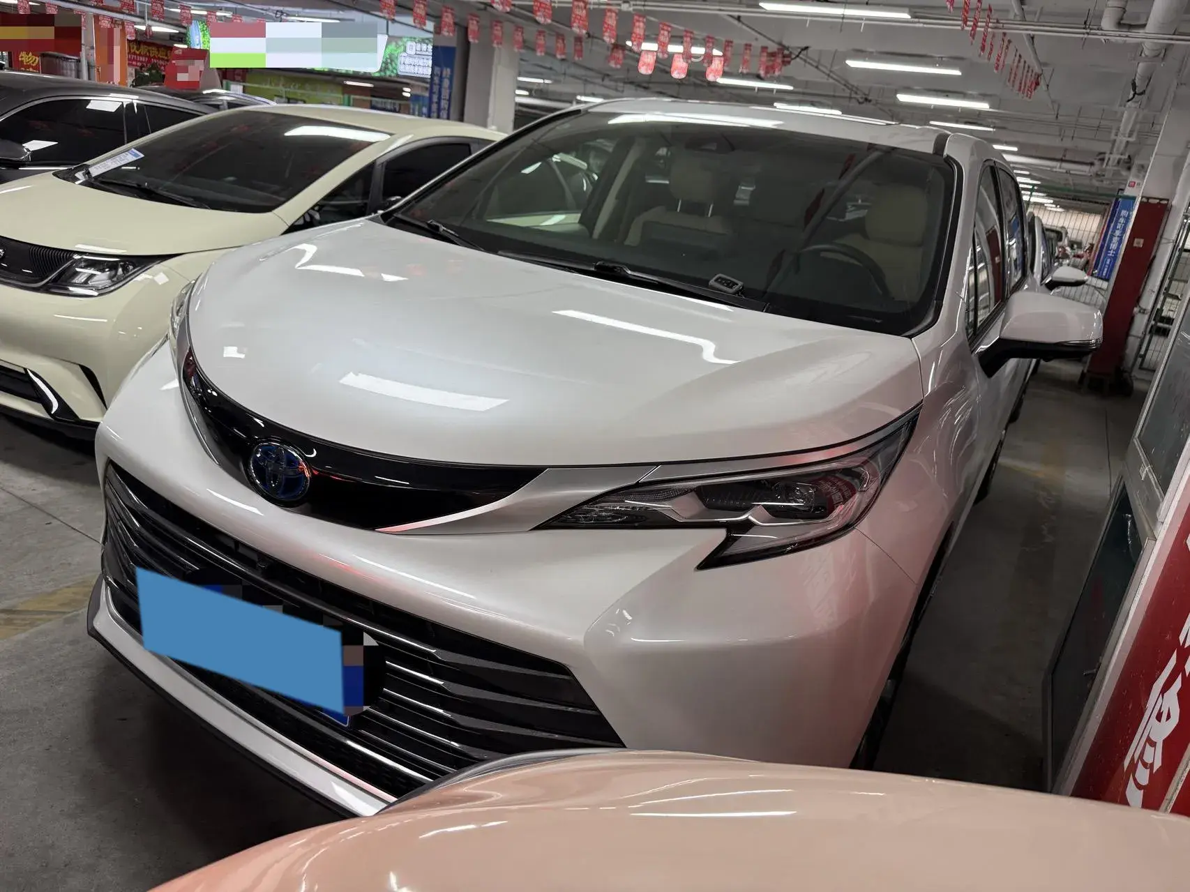 2021 TOYOTA SIENNA view 1