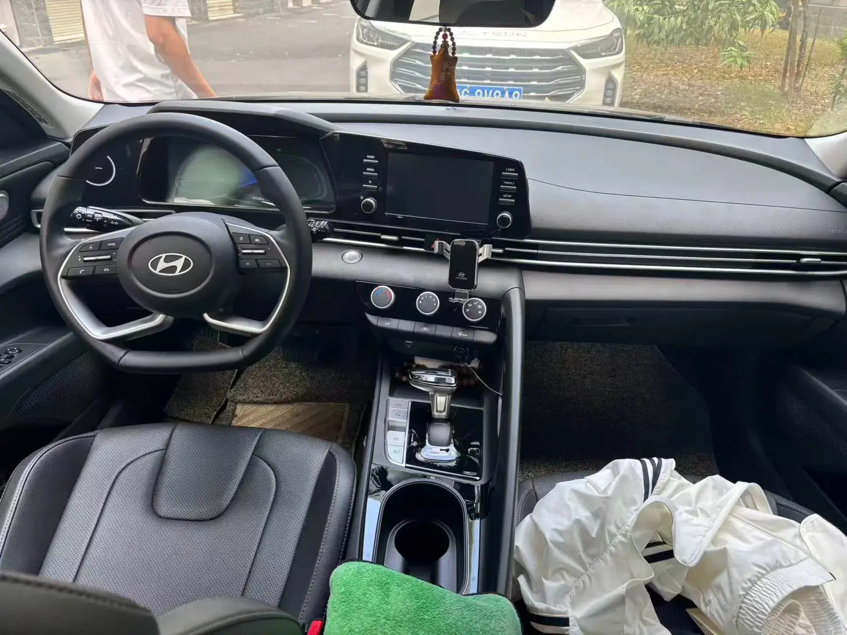 2023 HYUNDAI ELANTRA thumbnail 3