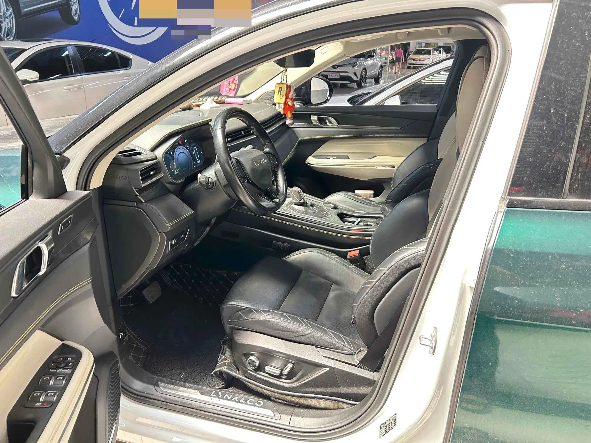 2020 LYNK&CO 05 thumbnail 4