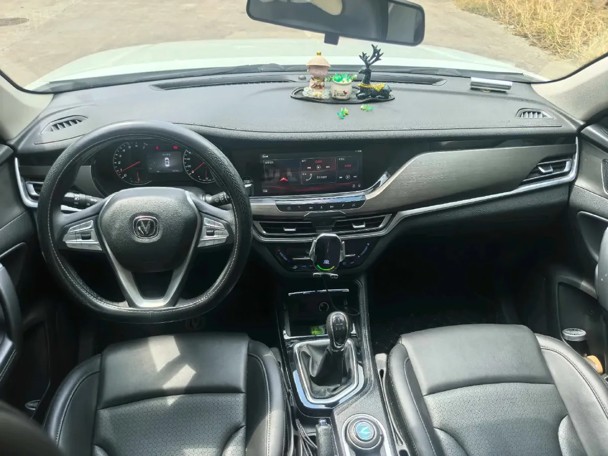 2021 ChangAn CS35 Plus 1.6L 128HP L4 5MT,autocango,china used car exporter,china ev exporter,chinese used car exporter,chinese used ev exporter