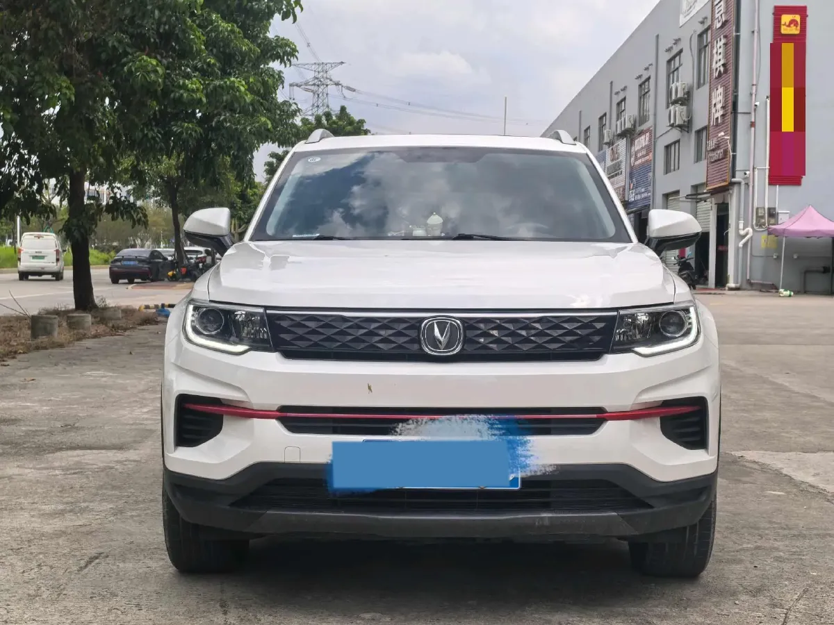 2021 ChangAn CS35 Plus 1.6L 128HP L4 5MT,autocango,china used car exporter,china ev exporter,chinese used car exporter,chinese used ev exporter