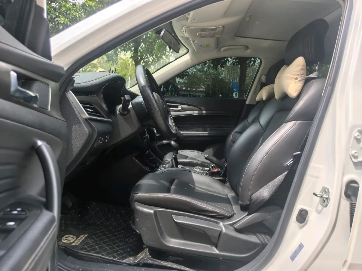 2021 ChangAn CS35 Plus 1.6L 128HP L4 5MT,autocango,china used car exporter,china ev exporter,chinese used car exporter,chinese used ev exporter