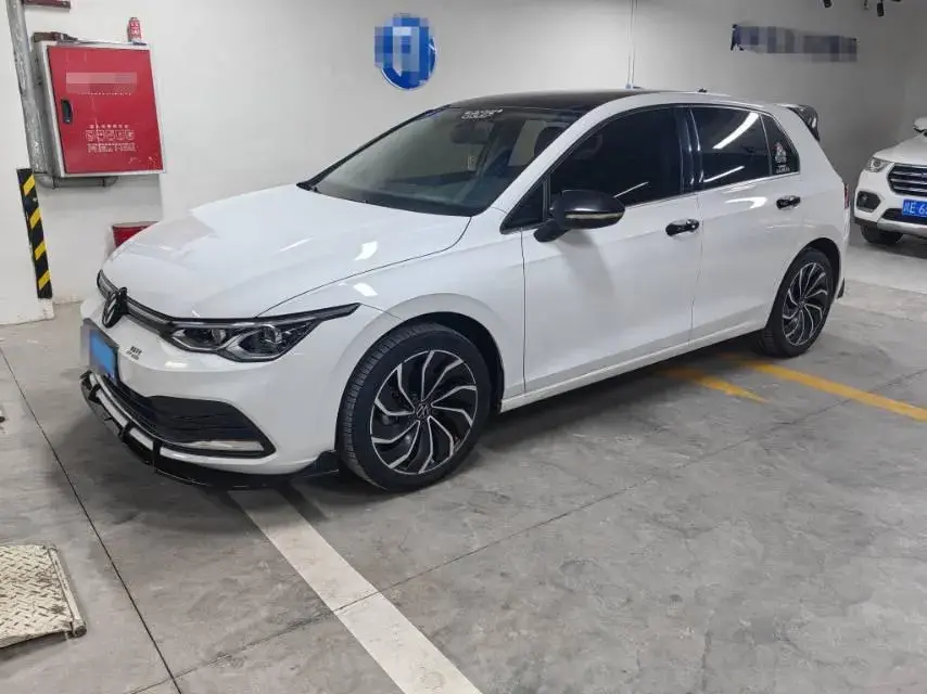 2021 VOLKSWAGEN GOLF view 1