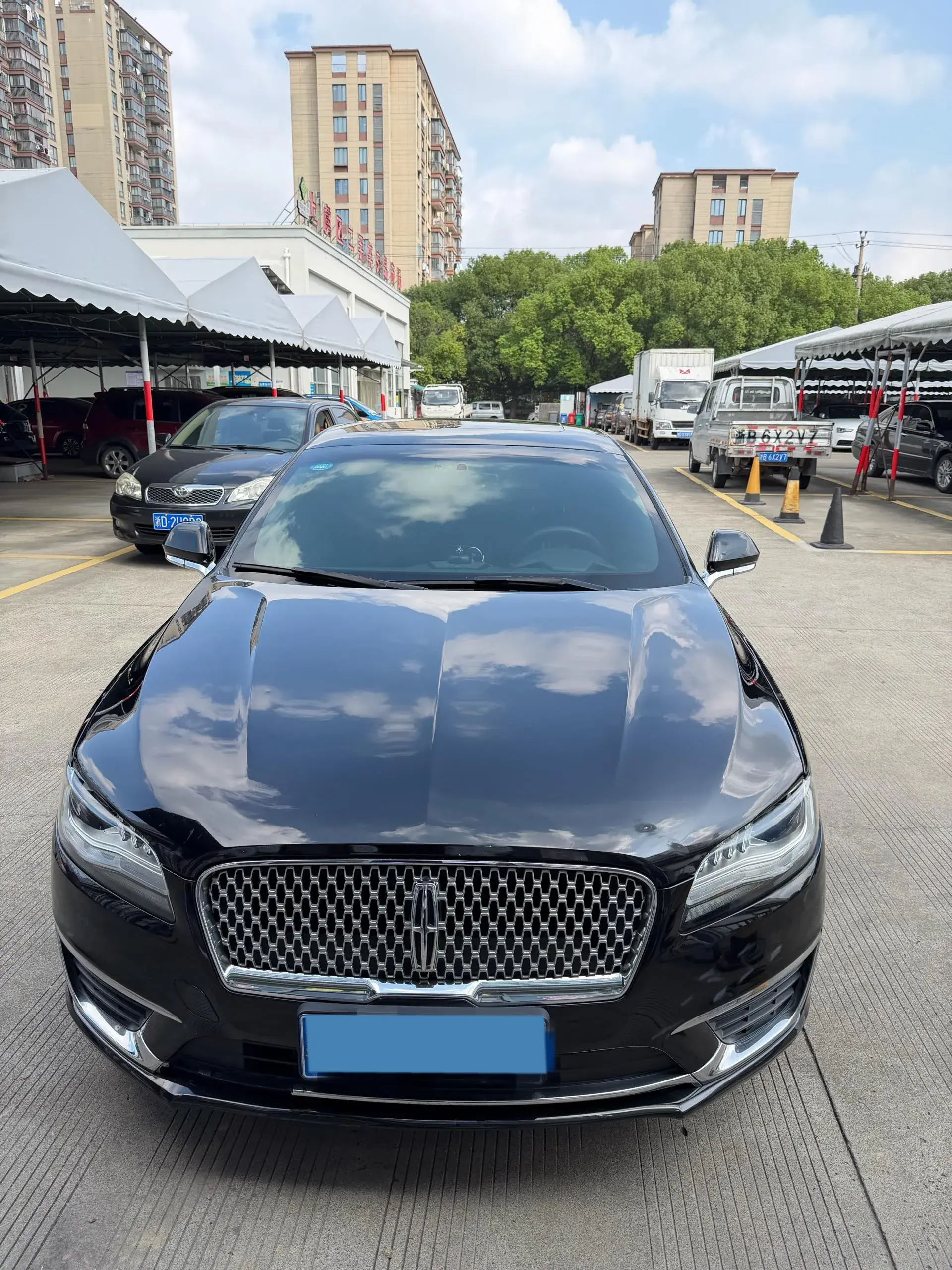 2019 LINCOLN MKZ thumbnail 2