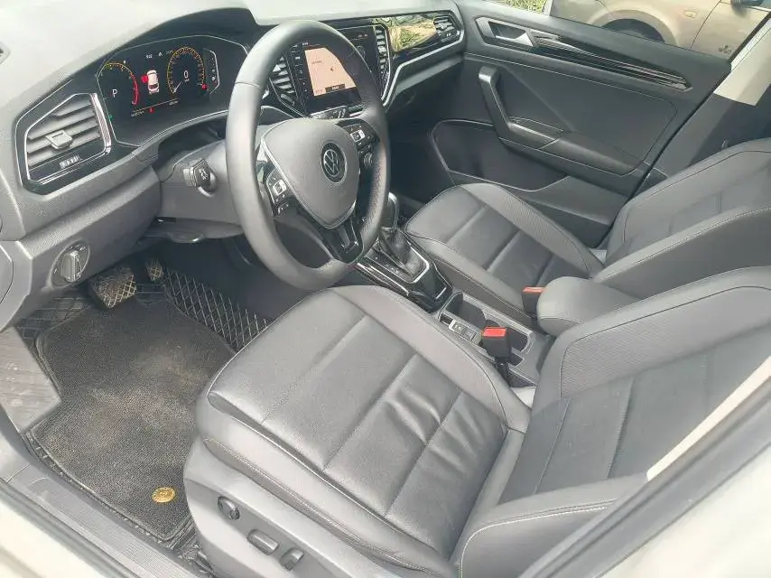 2022 VOLKSWAGEN T-ROC thumbnail 4