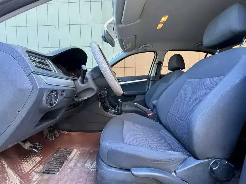 2018 VOLKSWAGEN BORA thumbnail 4