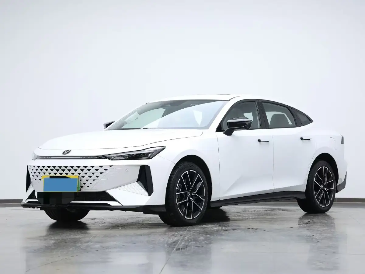 2024 ChangAn UNI-V iDD 1.5L 110HP L4 E-CVT PHEV 18.99KWH