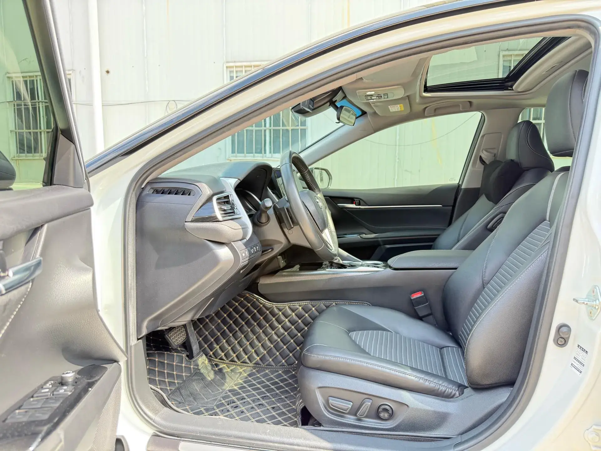 2022 TOYOTA CAMRY thumbnail 4