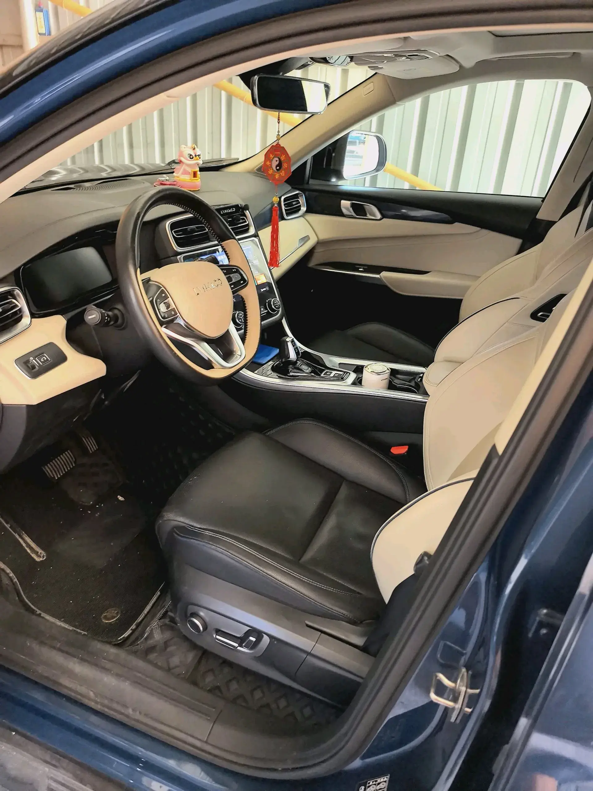 2019 LYNK&CO 01 thumbnail 3