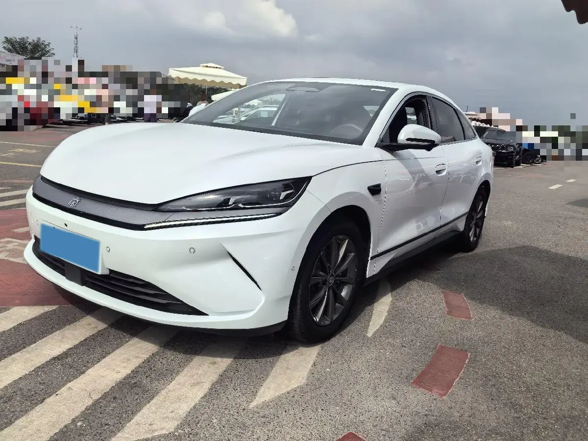 2025 BYD QinL BEV