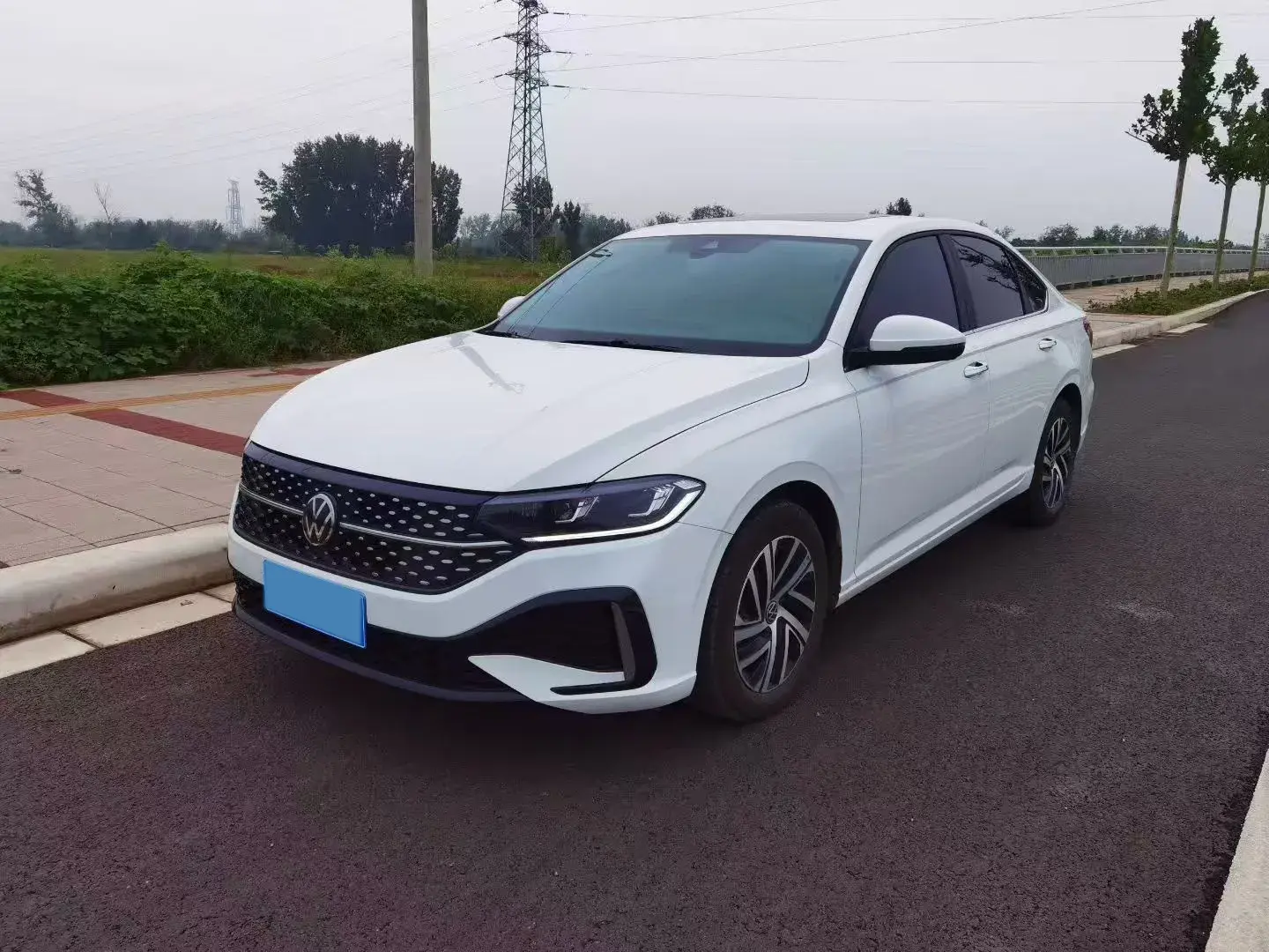 2024 VOLKSWAGEN LAVIDA view 1