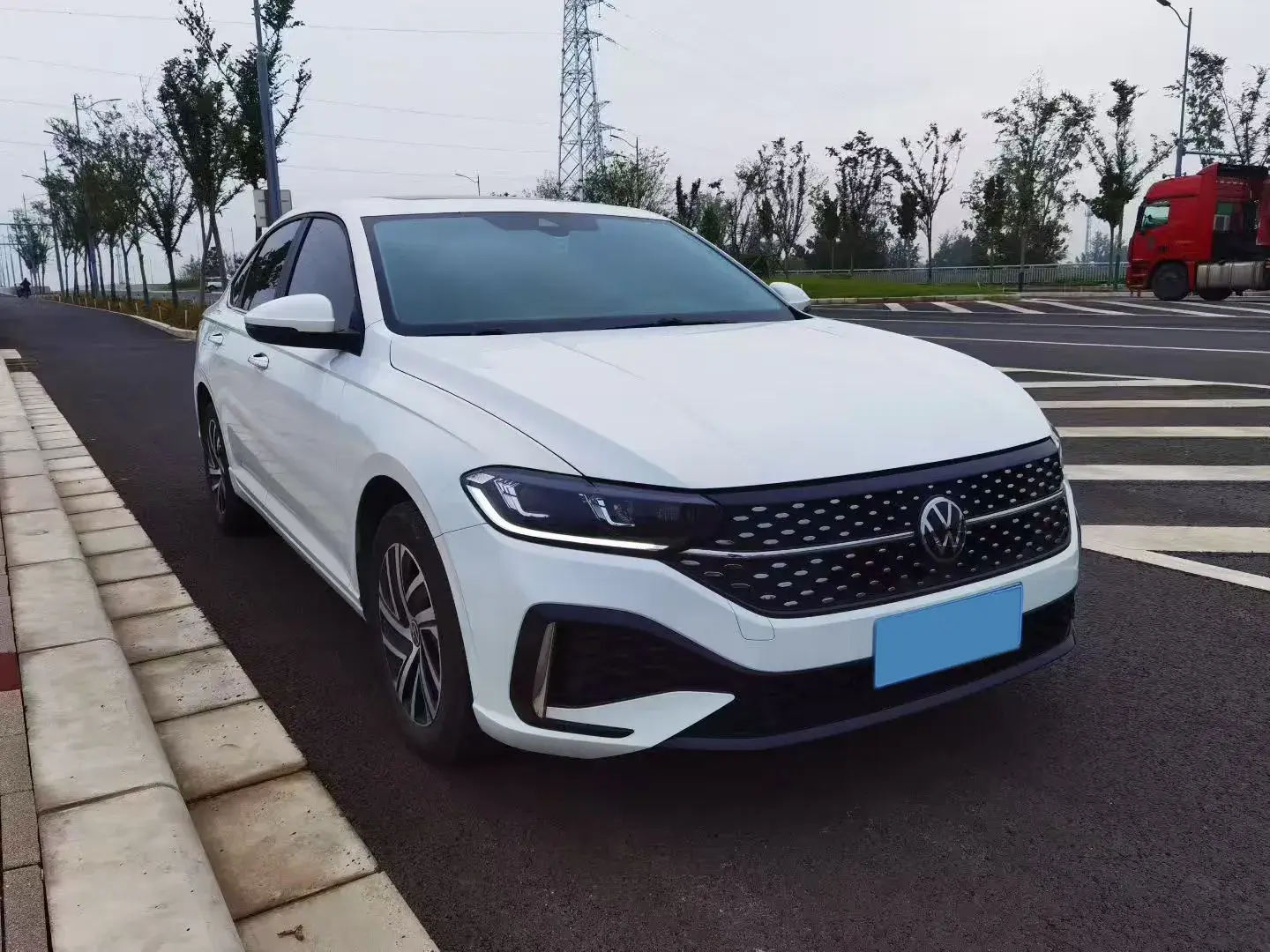 2024 VOLKSWAGEN LAVIDA thumbnail 3