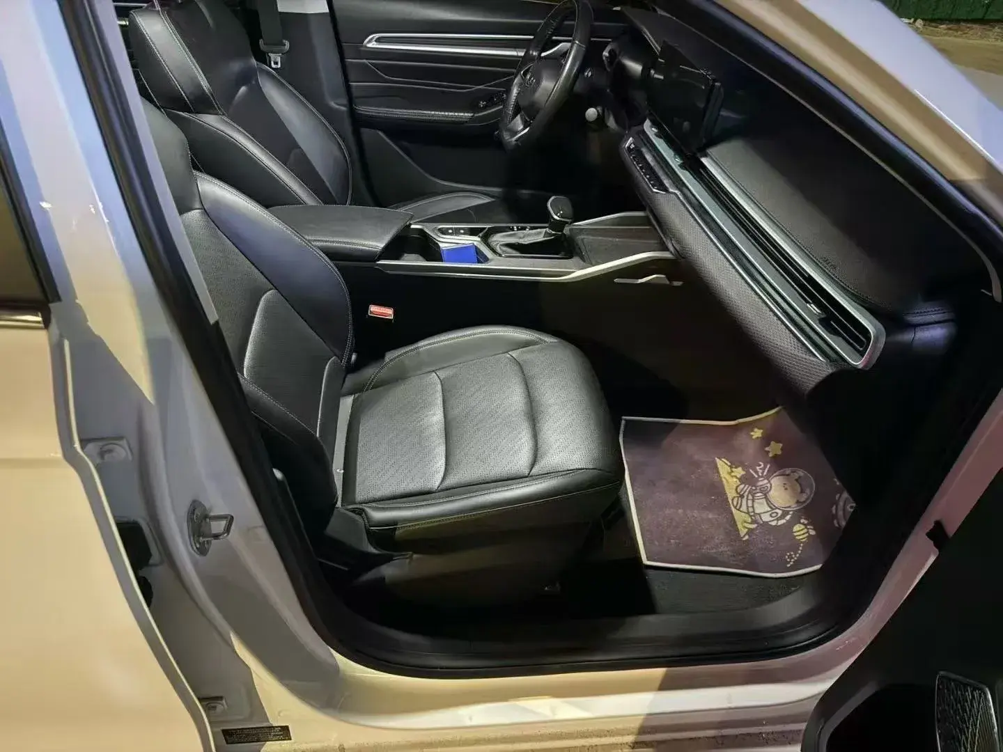 2022 GEELY EMGRAND thumbnail 3