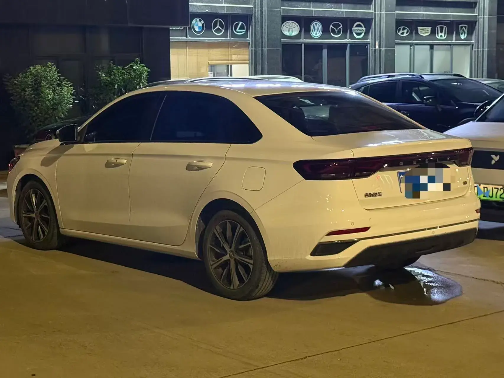 2022 GEELY EMGRAND thumbnail 2