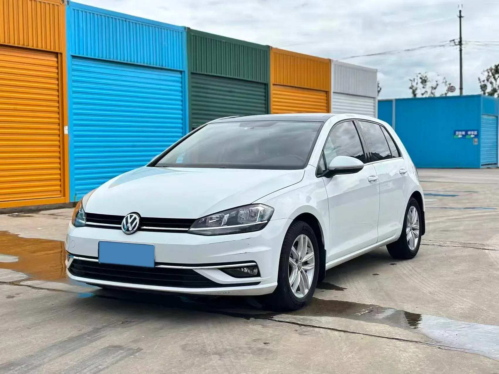2018 VOLKSWAGEN GOLF view 1