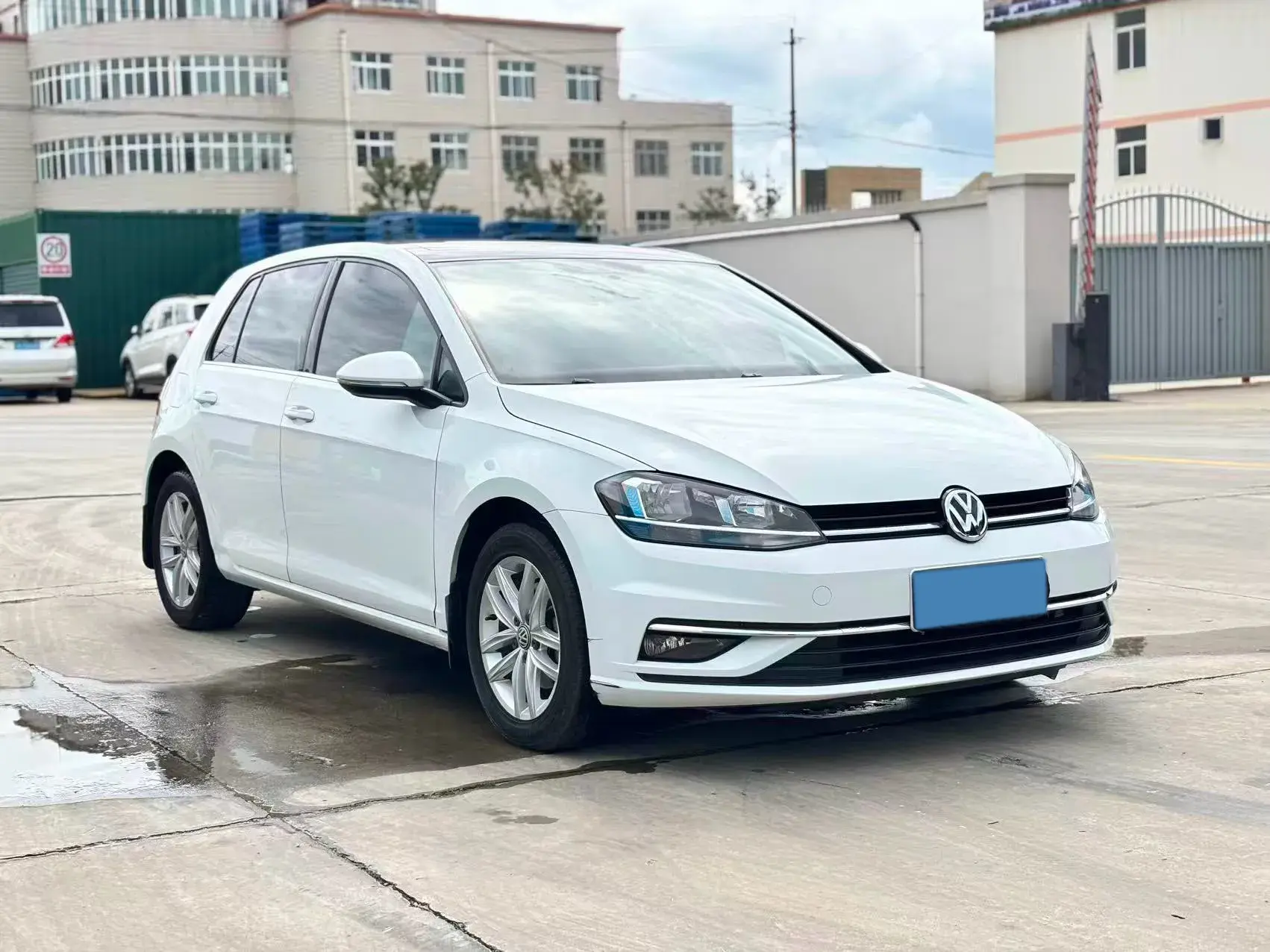 2018 VOLKSWAGEN GOLF thumbnail 3