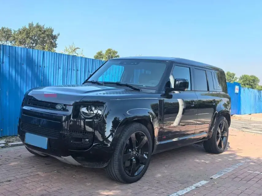 2023 LAND ROVER view 1