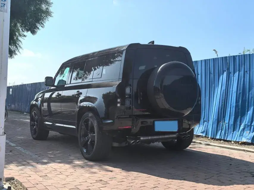 2023 LAND ROVER thumbnail 3