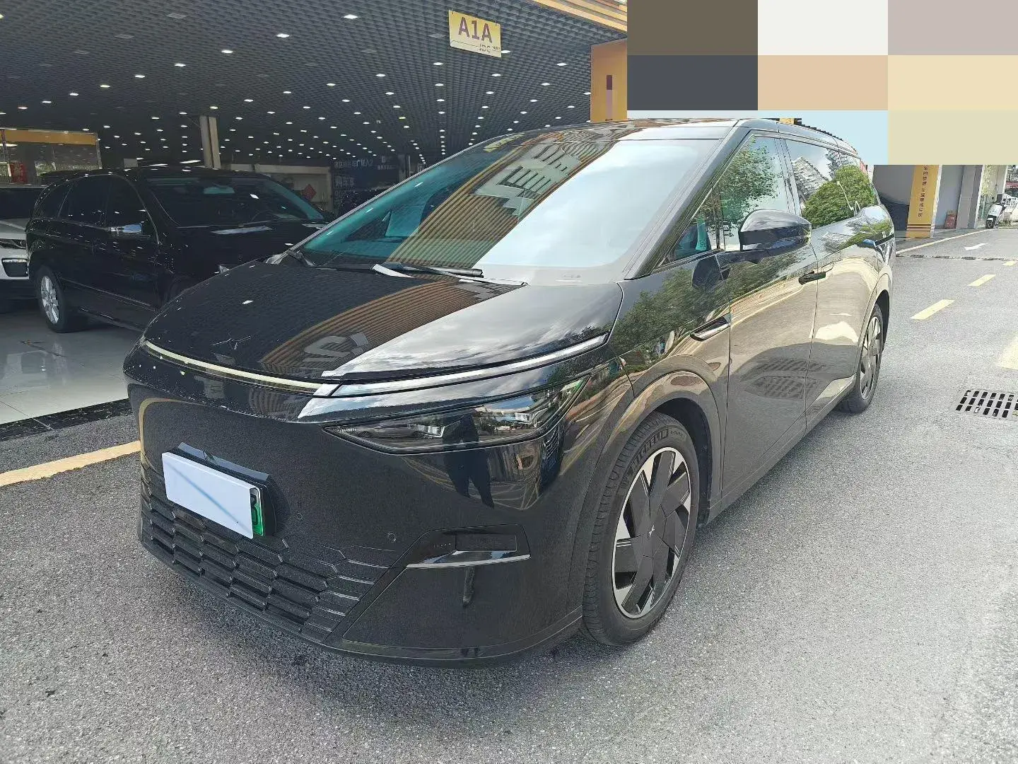 2024 XPENG X9 view 1