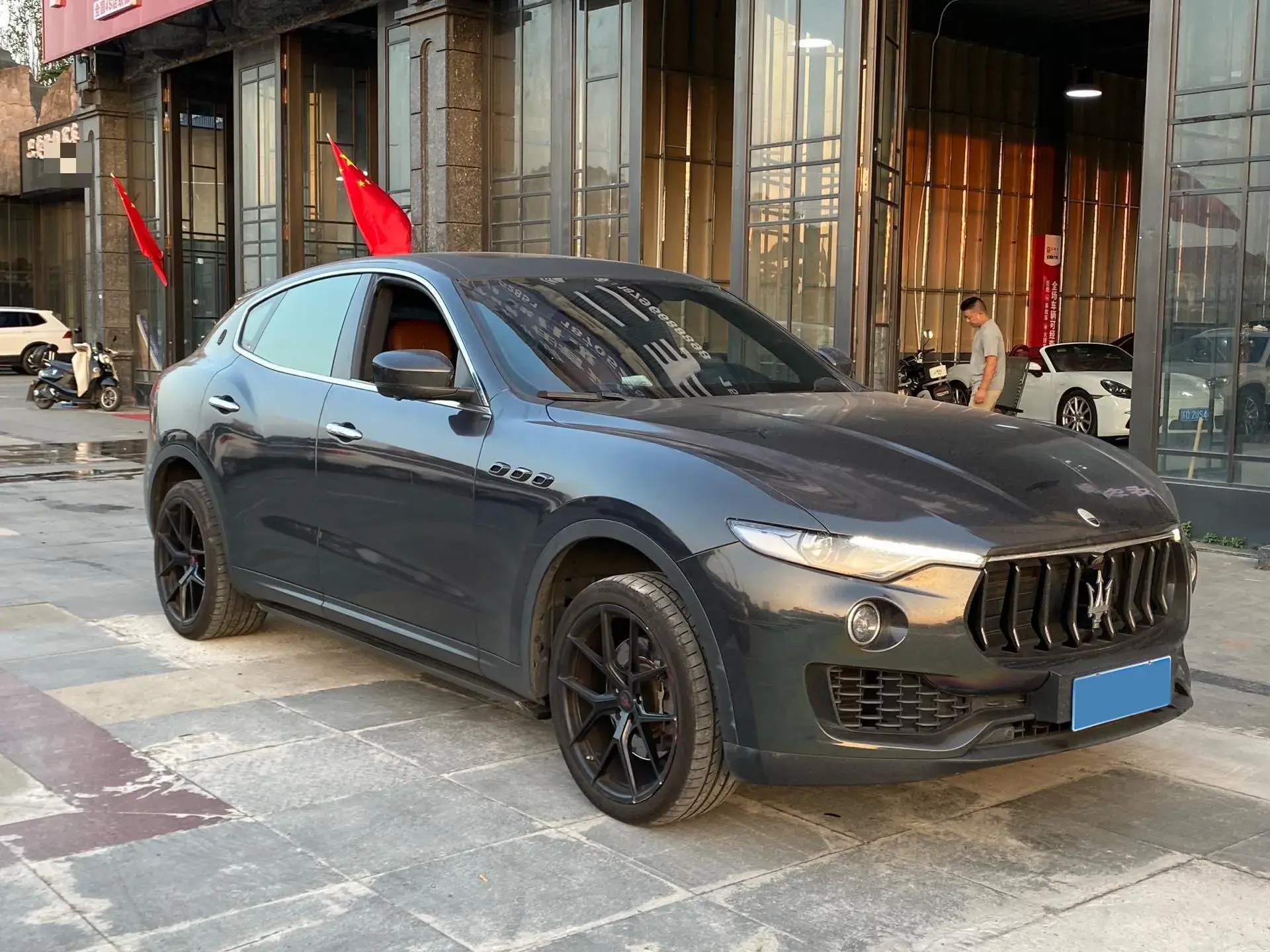 2018 MASERATI LEVANTE thumbnail 3