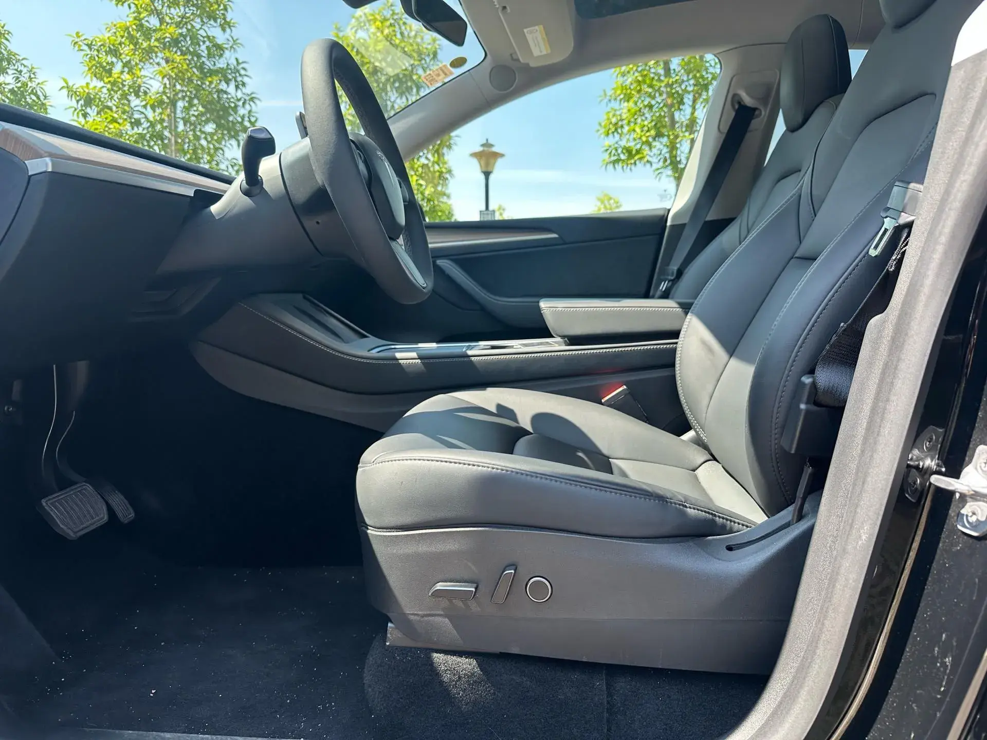 2021 TESLA MODEL thumbnail 4