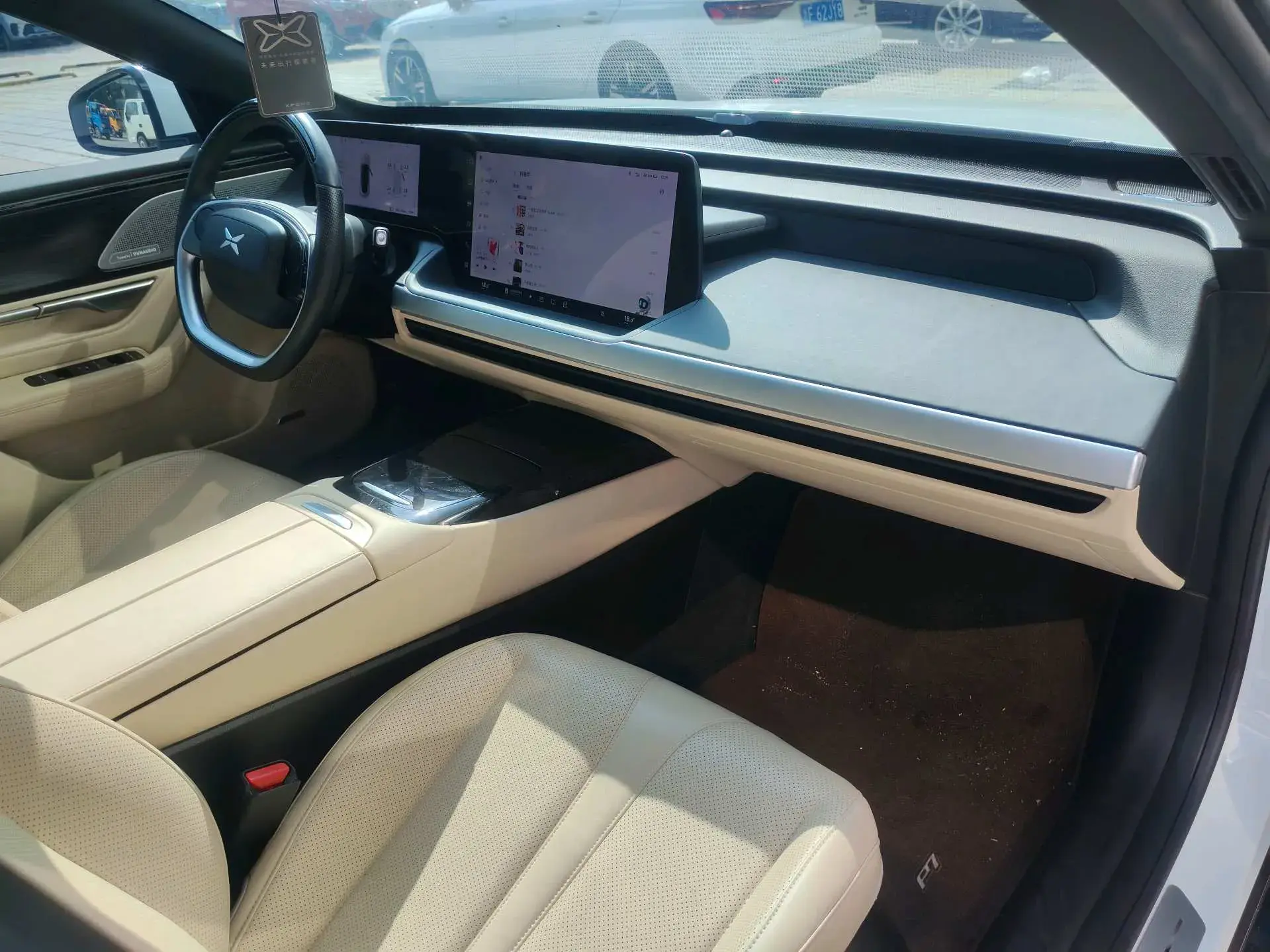 2020 XPENG P7 thumbnail 4