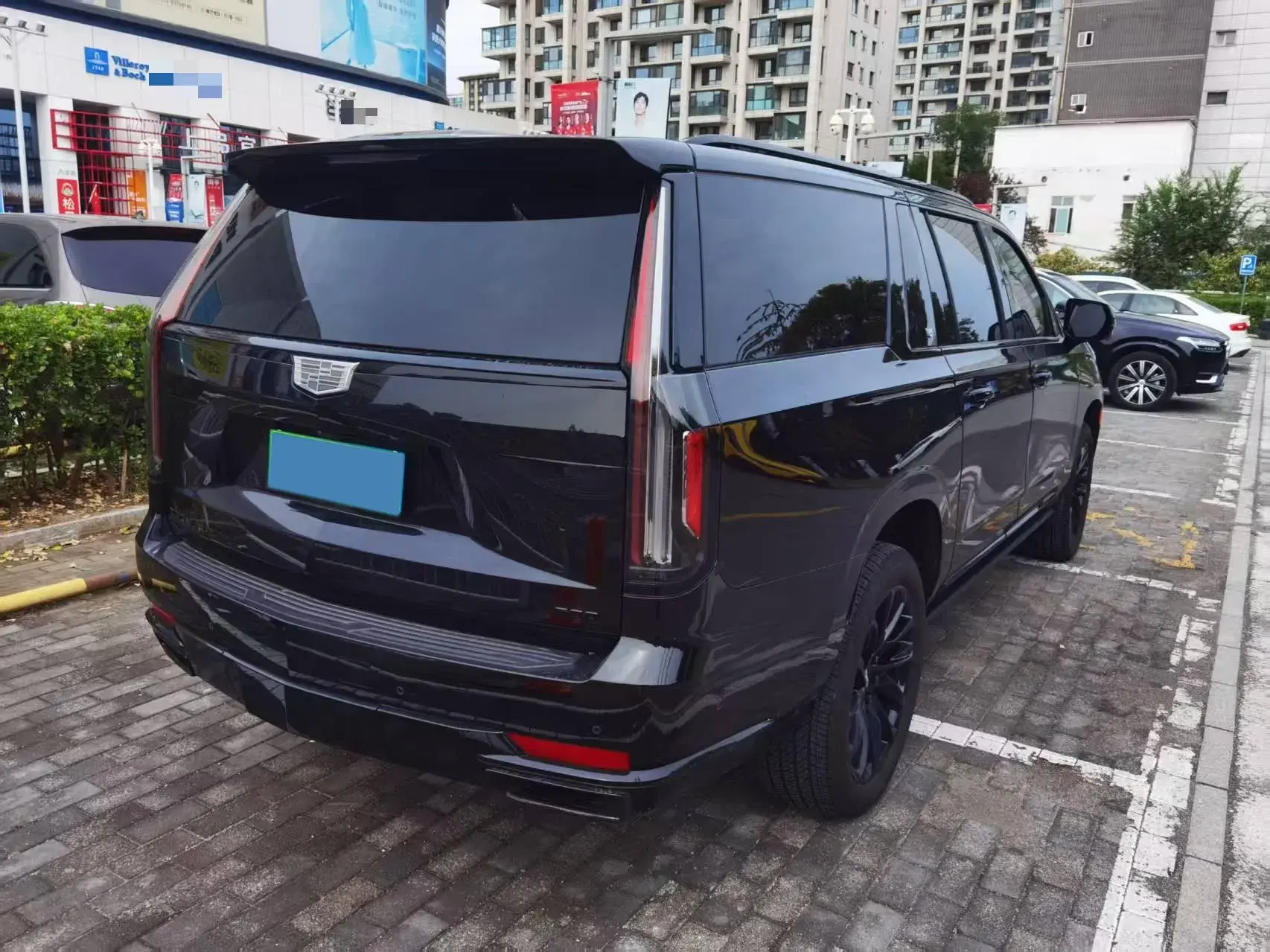 2013 CADILLAC ESCALADE thumbnail 2