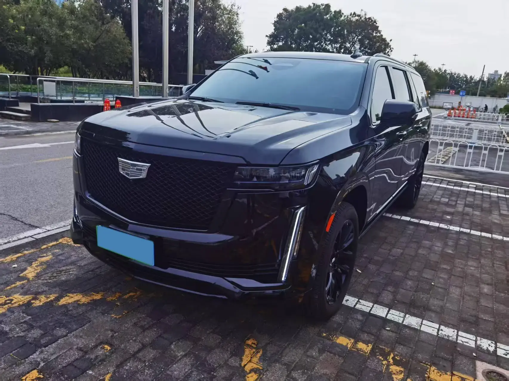 2013 CADILLAC ESCALADE view 1