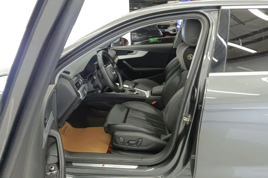 2020 AUDI A4L thumbnail 4