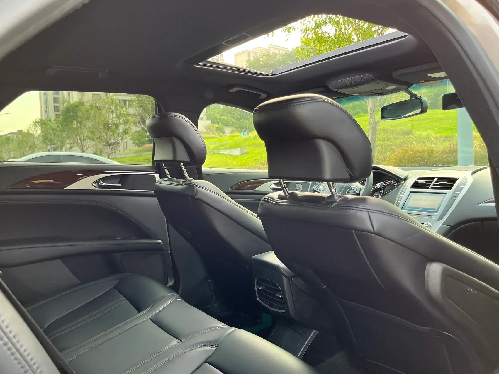 2019 LINCOLN MKZ thumbnail 2