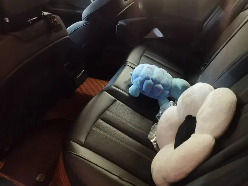 2023 AUDI A4L thumbnail 4