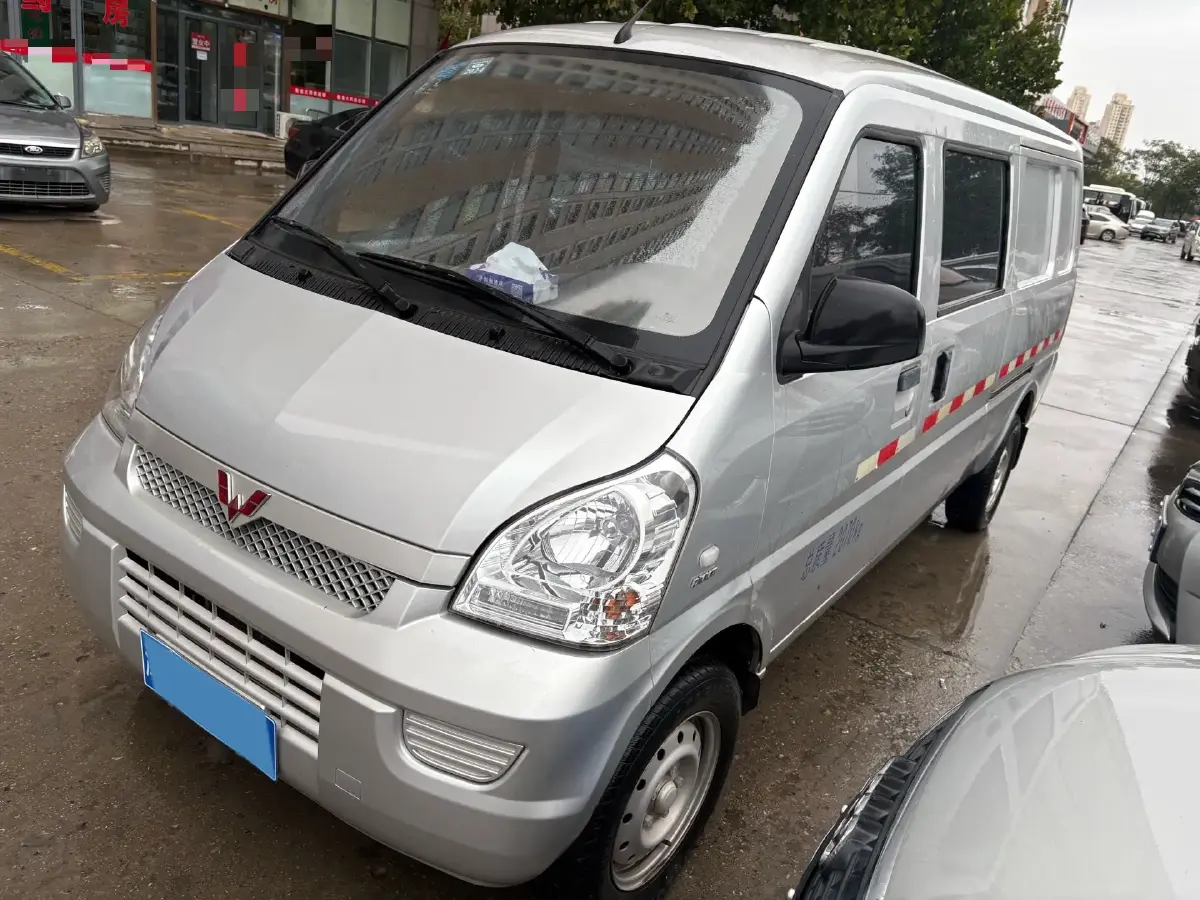 2020 WuLing RongGuang 1.5L 99HP L4 5MT