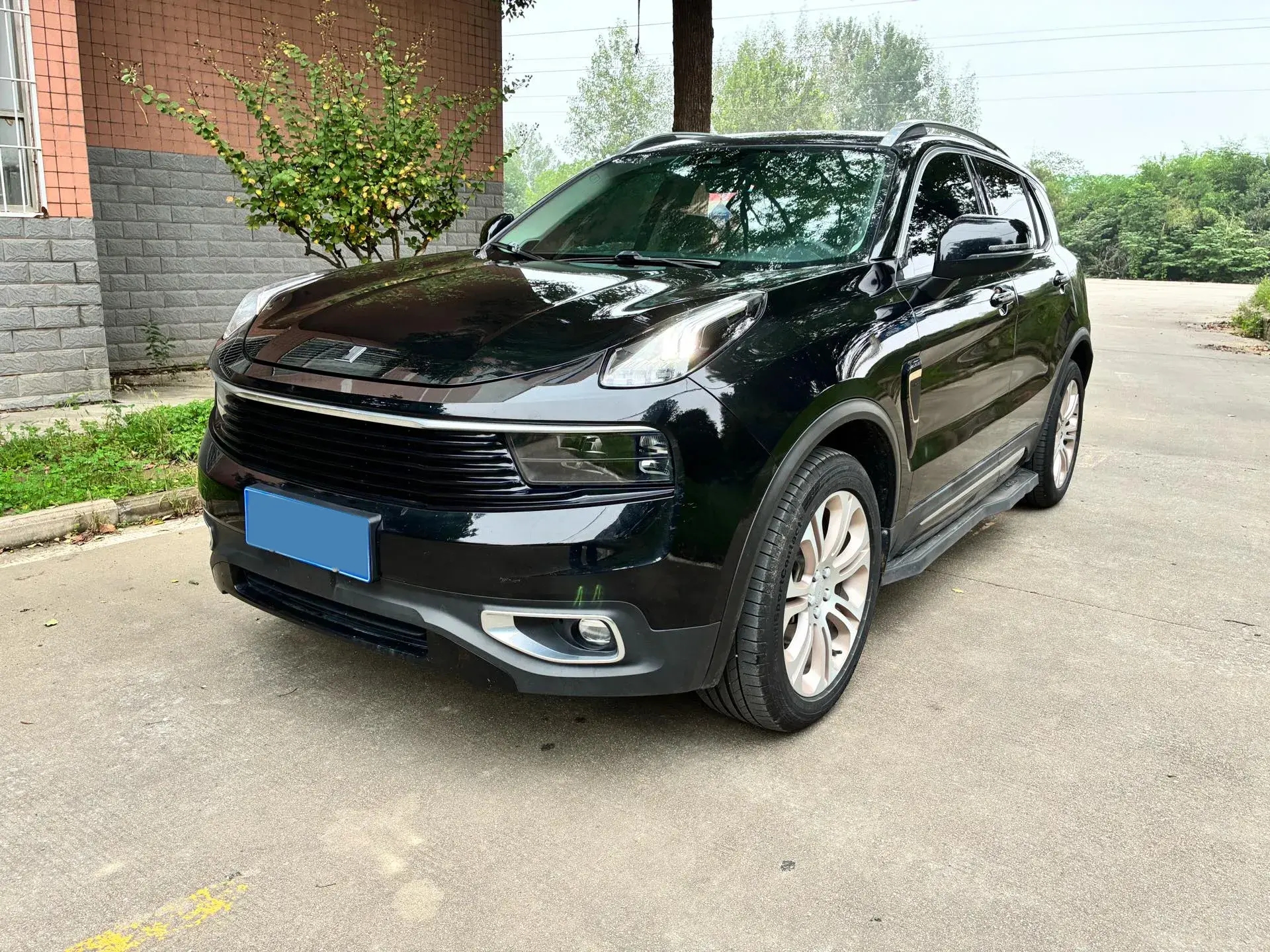 2018 LYNK&CO 01 view 1