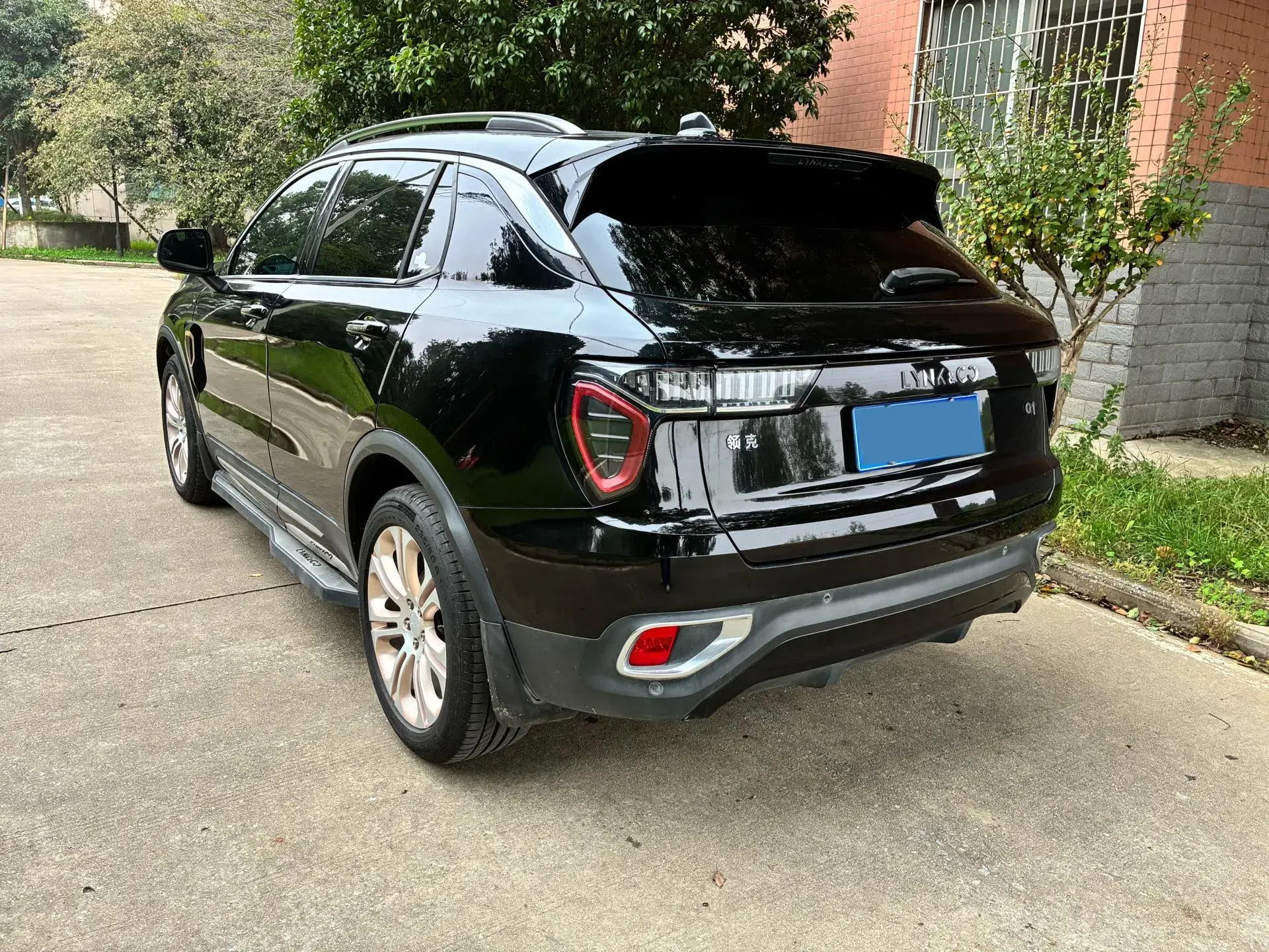 2018 LYNK&CO 01 thumbnail 3