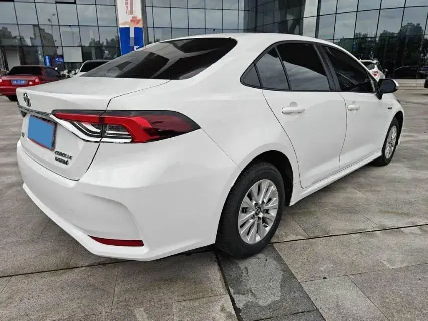 2019 TOYOTA COROLLA thumbnail 3
