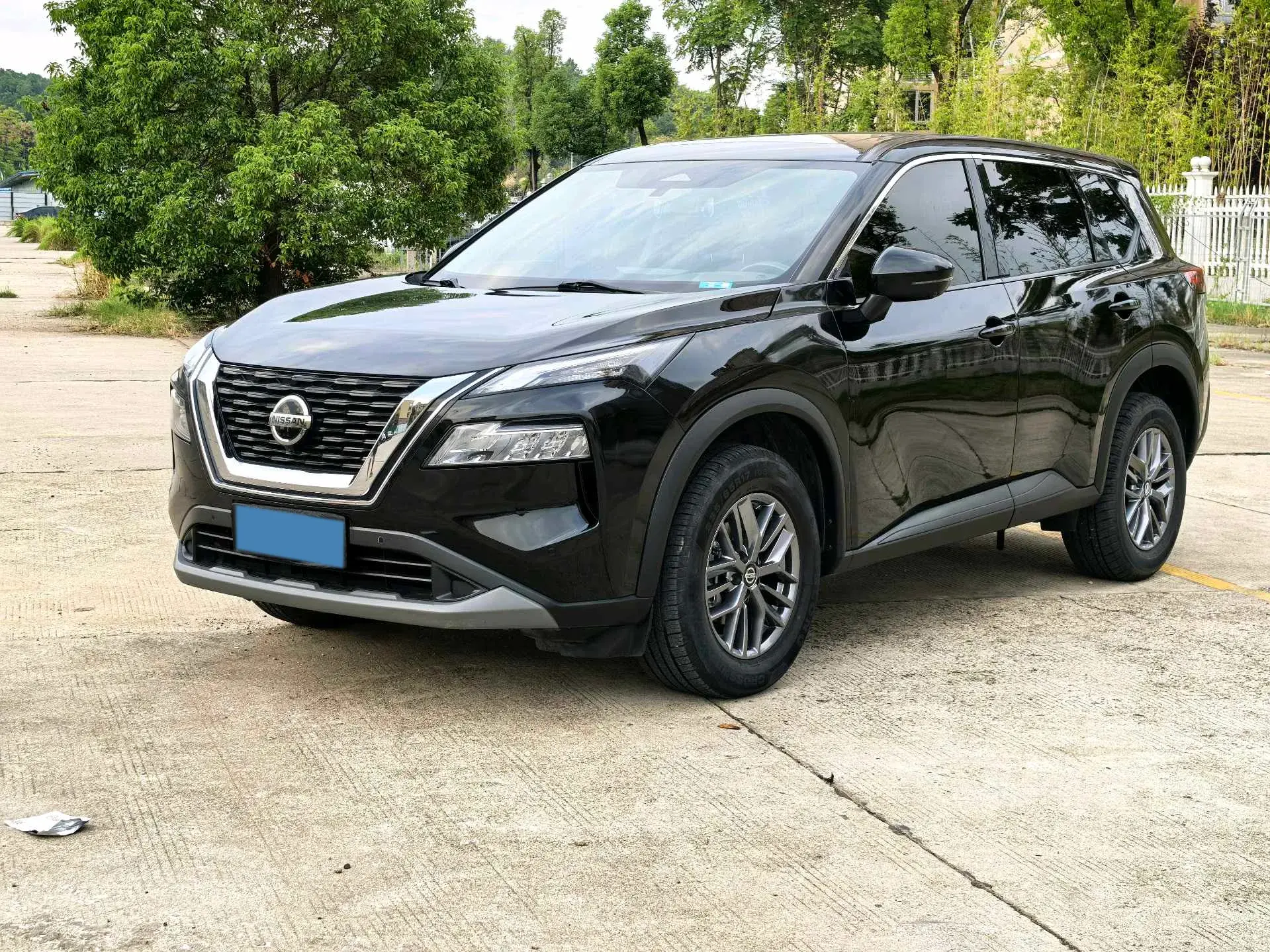 2021 NISSAN X-TRAIL view 1