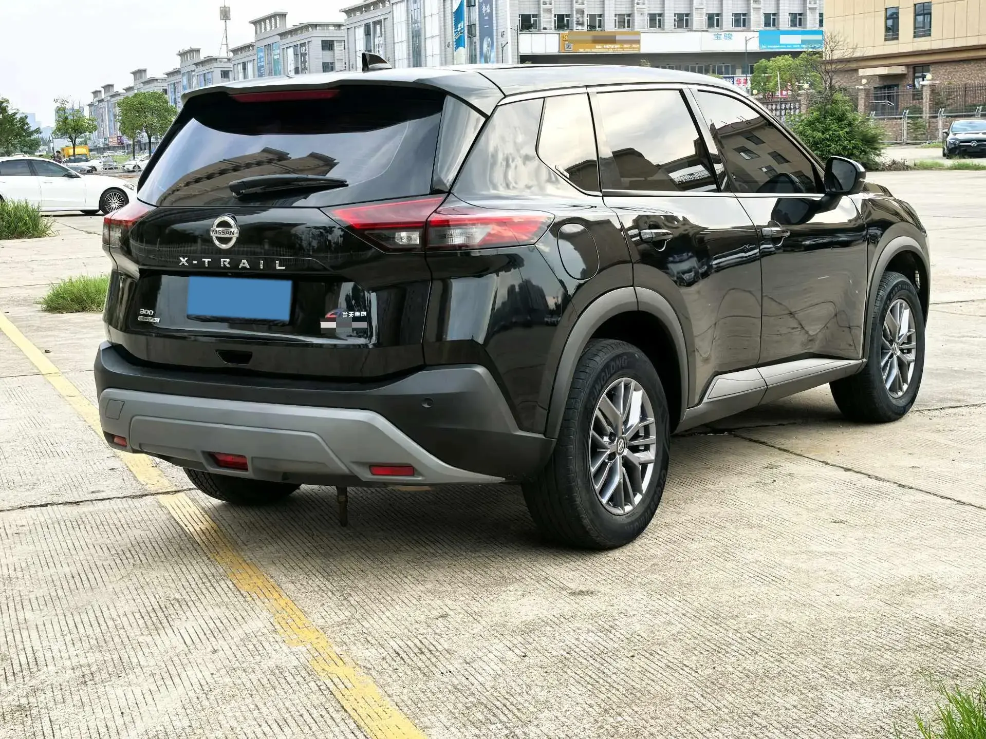 2021 NISSAN X-TRAIL thumbnail 4