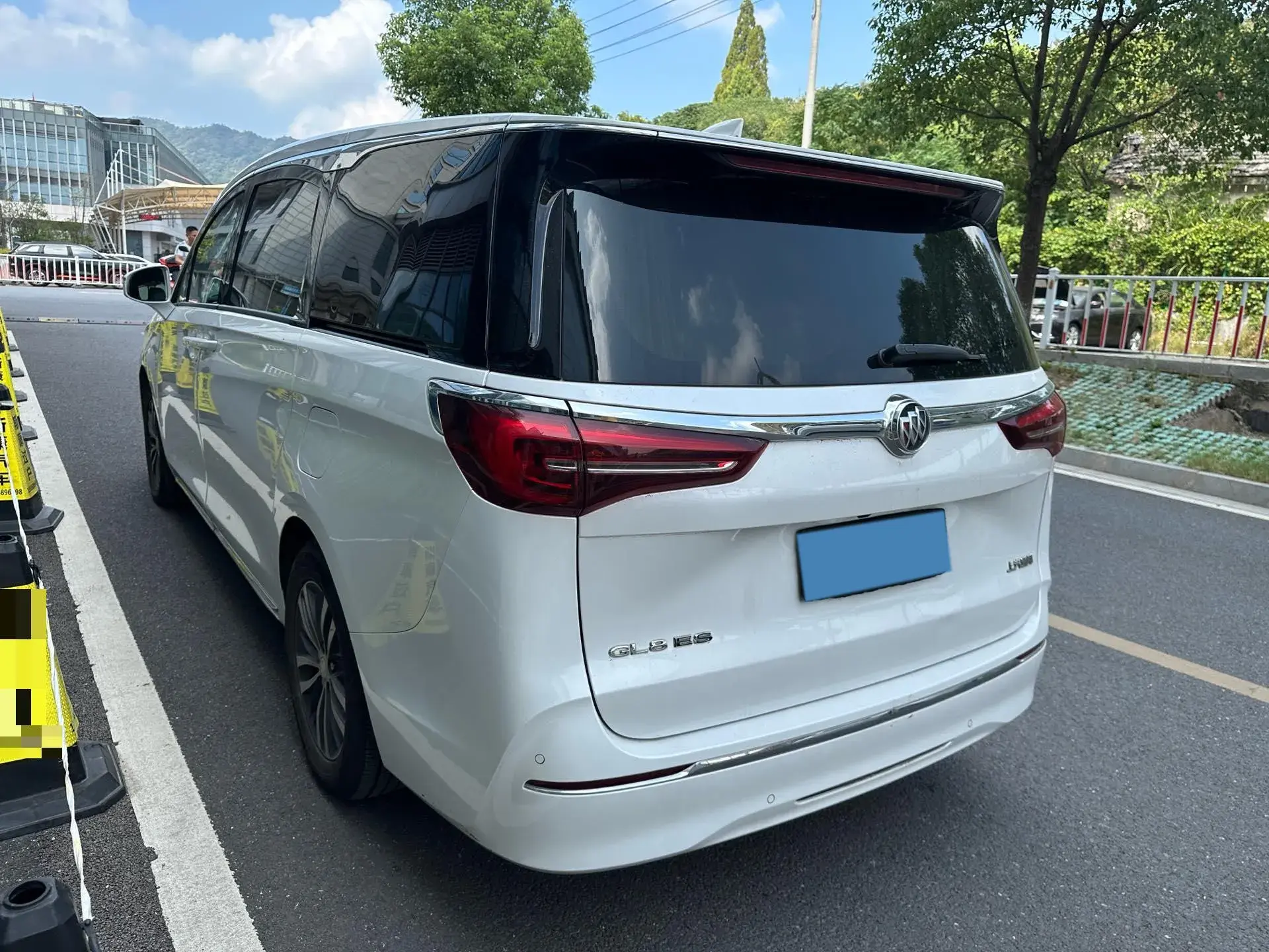 2023 BUICK GL8 thumbnail 3