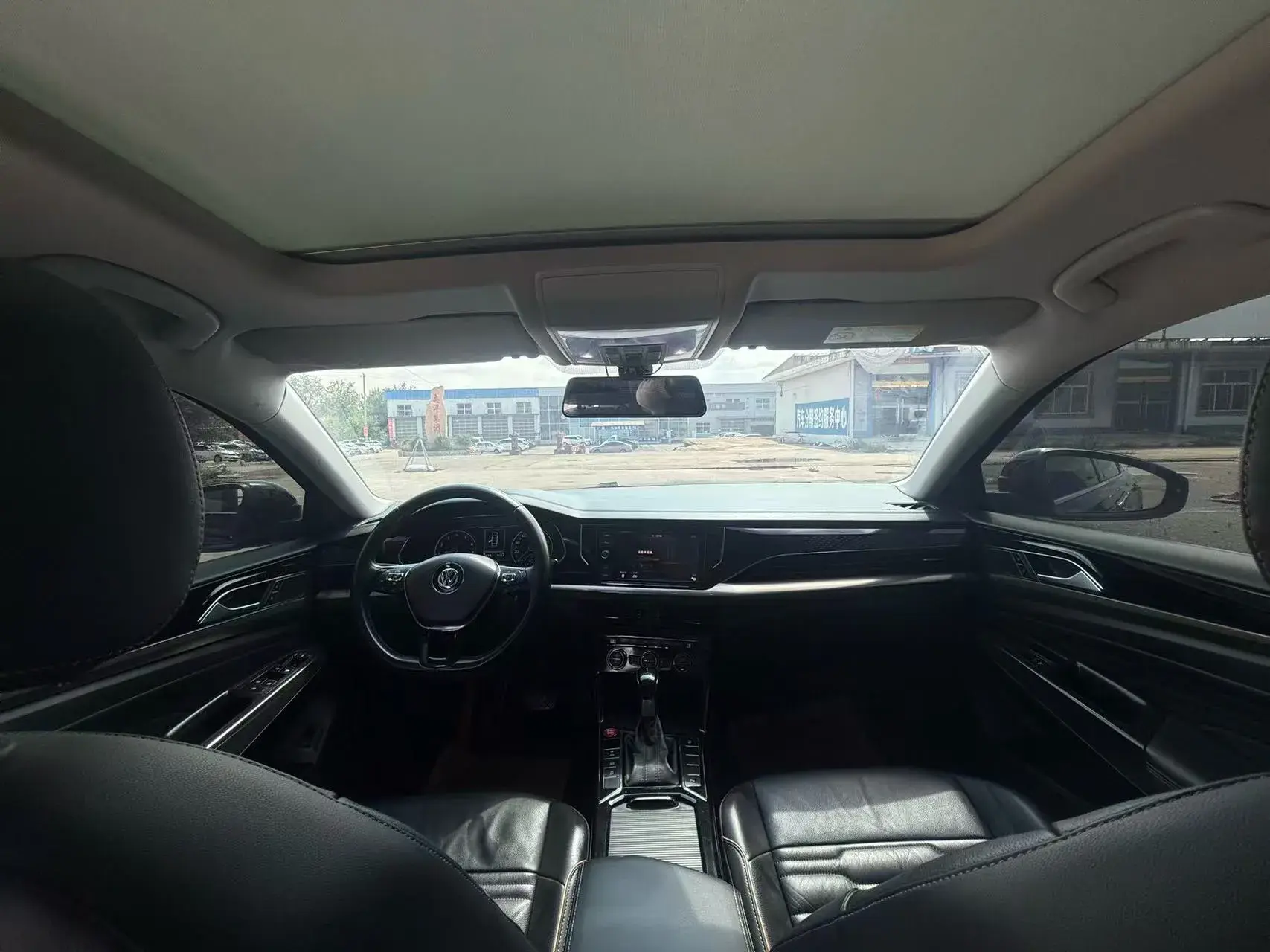 2019 VOLKSWAGEN PASSAT thumbnail 4