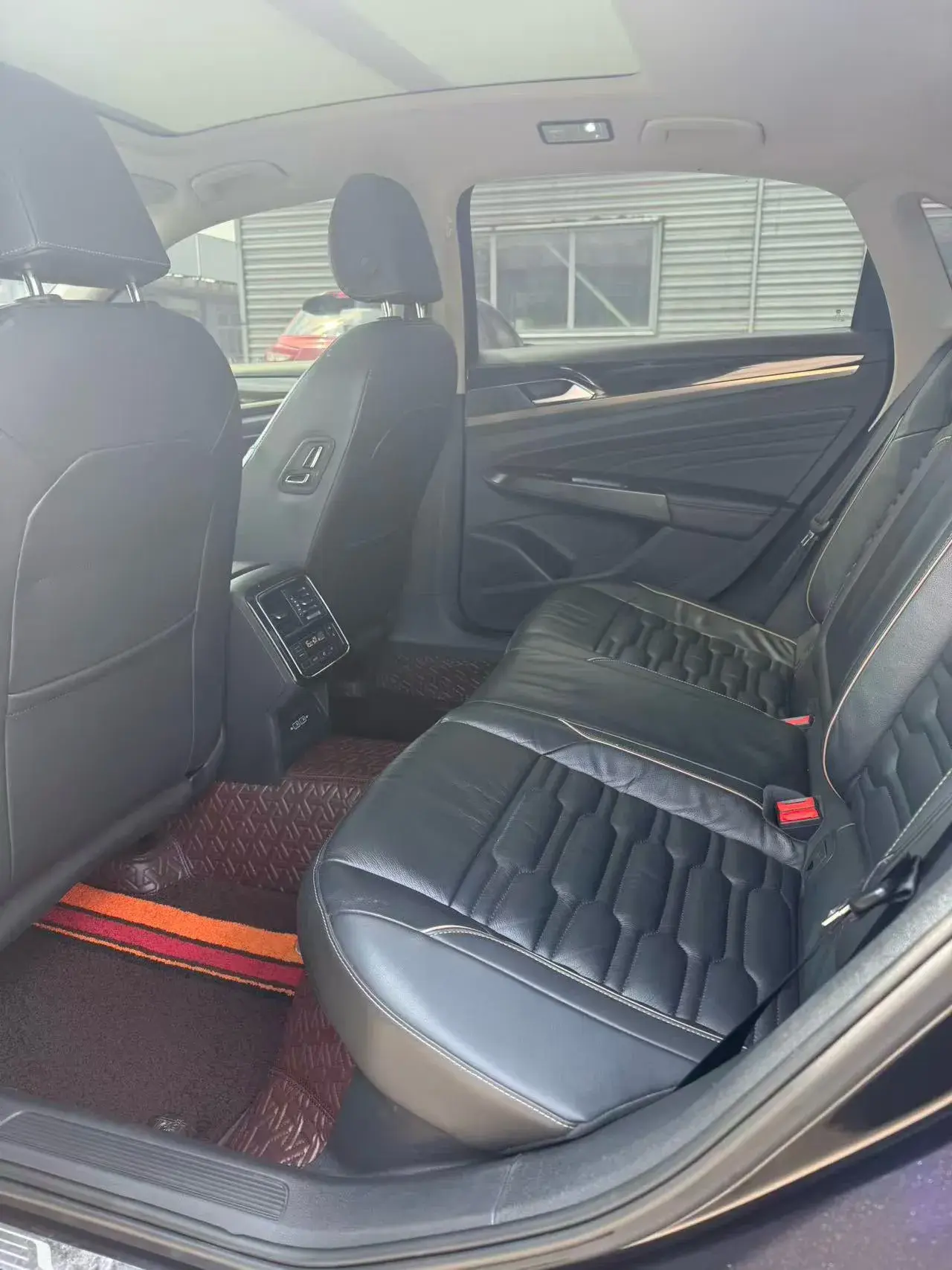 2019 VOLKSWAGEN PASSAT thumbnail 3