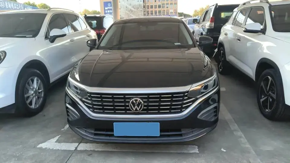 2022 VOLKSWAGEN PASSAT thumbnail 4