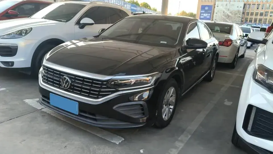 2022 VOLKSWAGEN PASSAT view 1