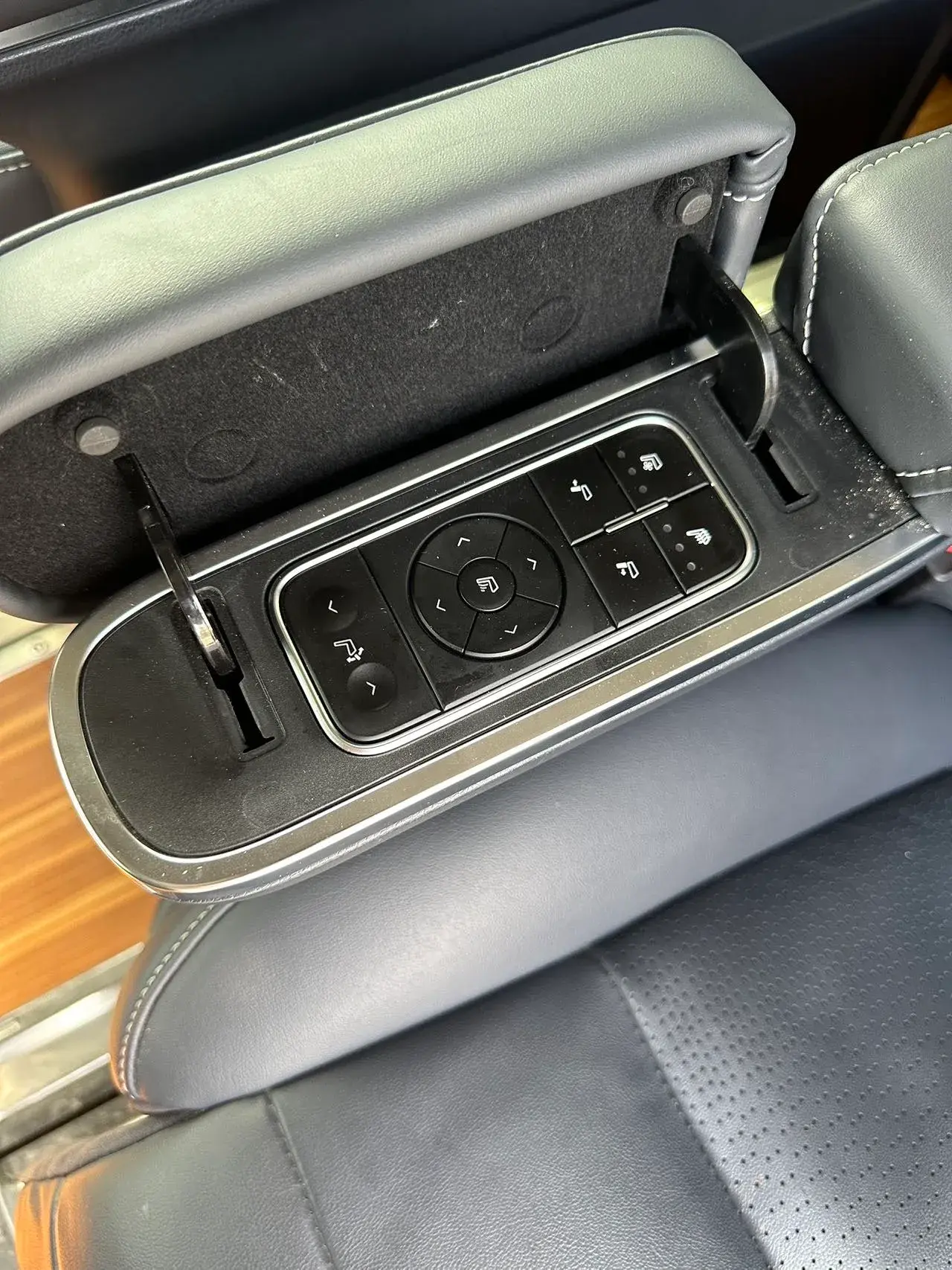 2021 GAC TRUMPCHI thumbnail 4