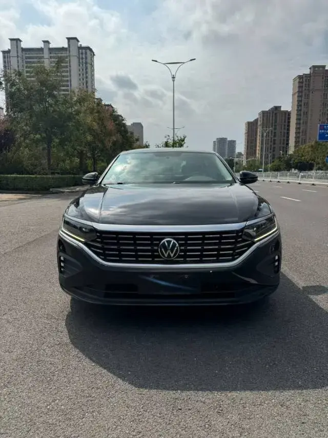 2022 VOLKSWAGEN PASSAT thumbnail 2