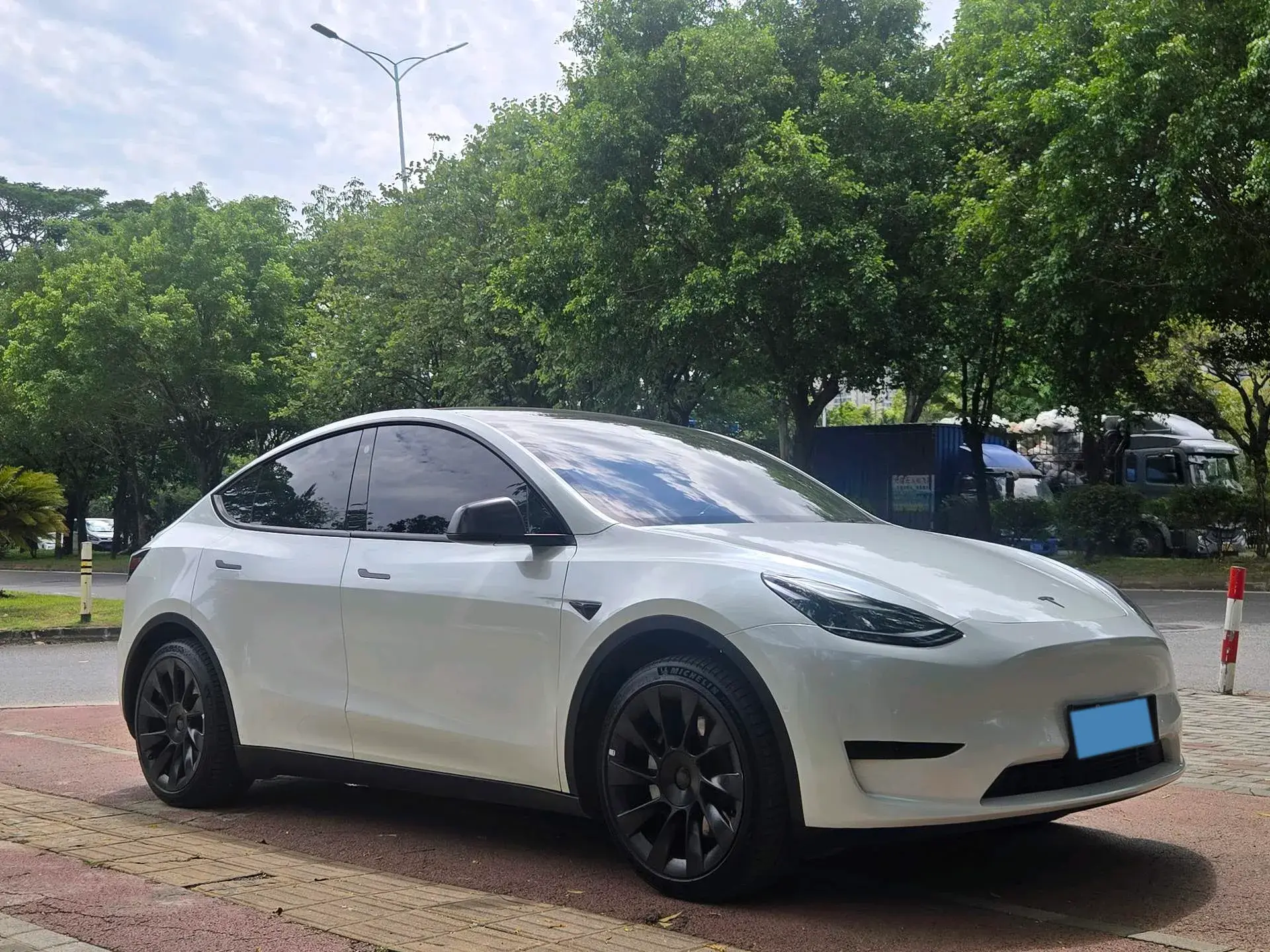 2022 TESLA MODEL thumbnail 3