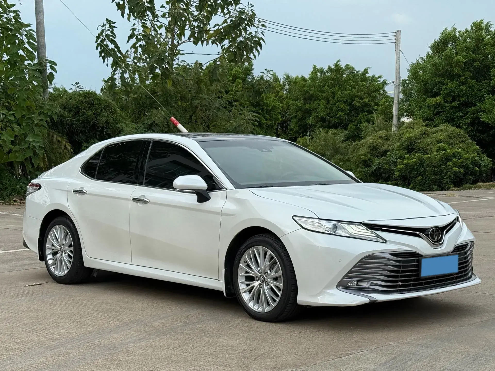 2019 TOYOTA CAMRY thumbnail 3