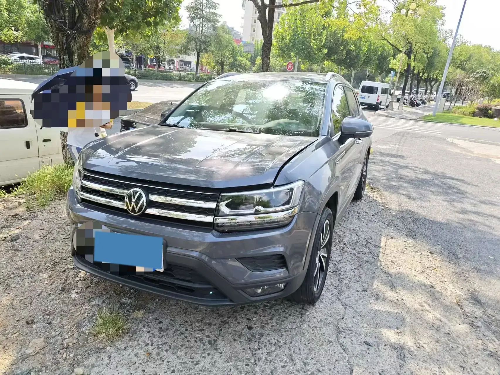 2021 VOLKSWAGEN THARU view 1